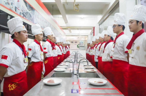 杭州新东方：行业聚焦丨餐饮市场持续增长，厨师职业前景可观！