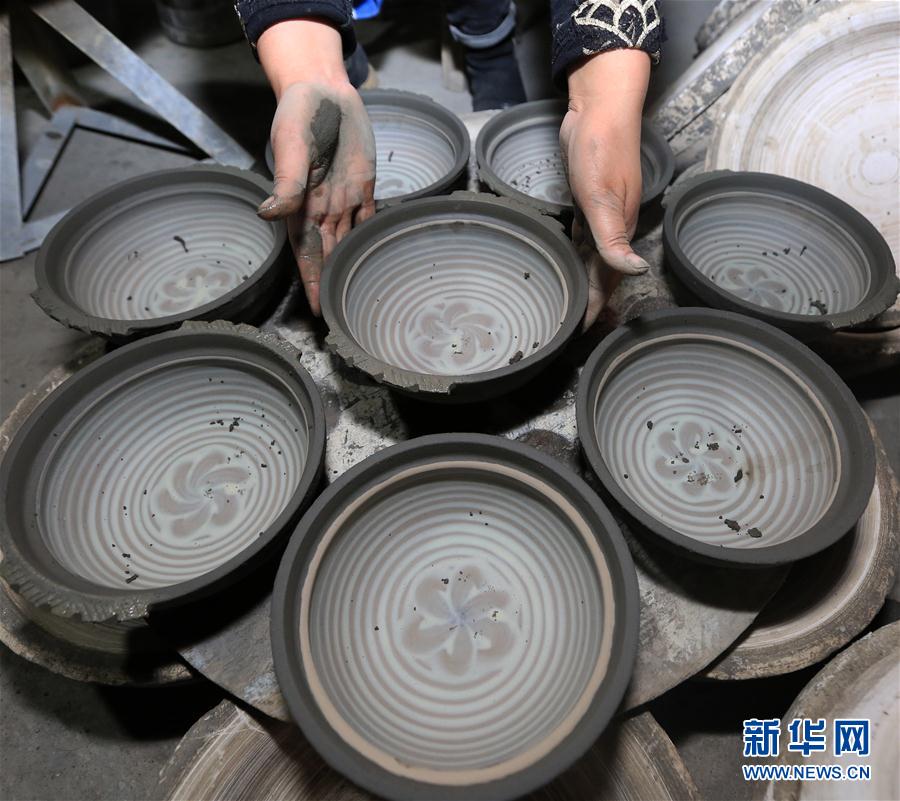 贵州织金：巧手制陶 点泥成金