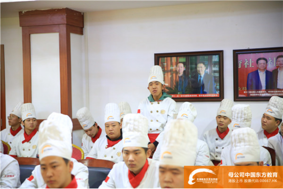 青年餐廳來校開展企業宣講招聘會，天津新東方學子就業選擇多多多！