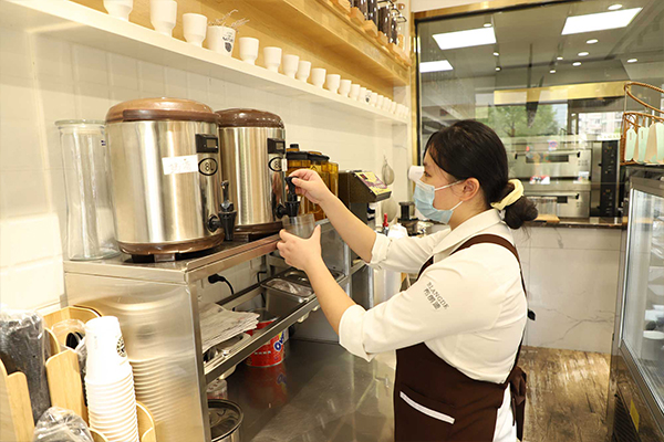 成功学子|姜坤明，从一名烘焙员工到拥有自己西点店的逆袭之路！