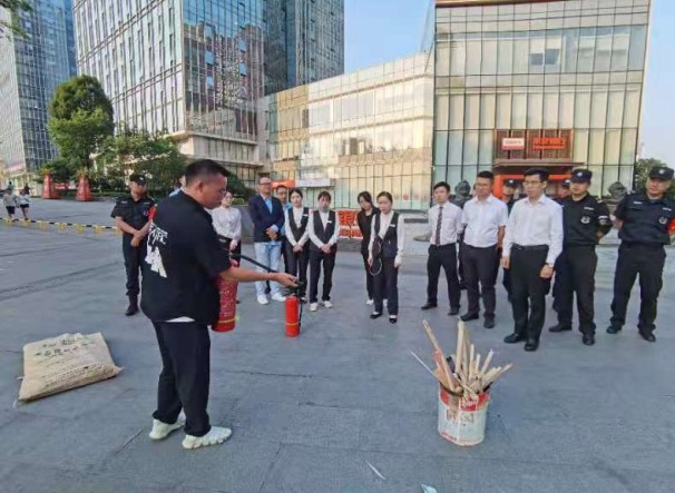平安银行贵阳分行营业部举行消防培训及防抢演习