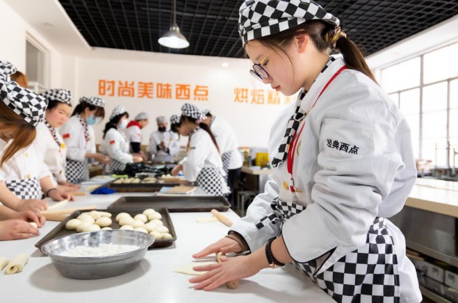 江苏新东方烹饪技术学校择校提示，中考不达普高分数线应该如何择校？