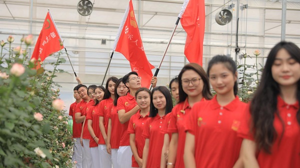 第六届贵州省文明旅游志愿者形象大使大赛——成长之路出征仪式在龙洞堡阳明花鸟文旅城举行